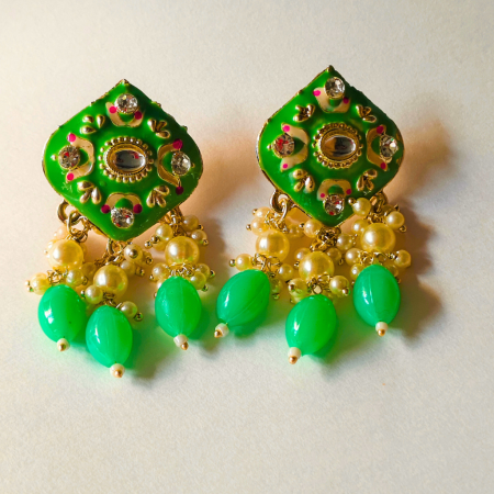 MINT POLISH DIAMOND SHAPED GREEN EARRING