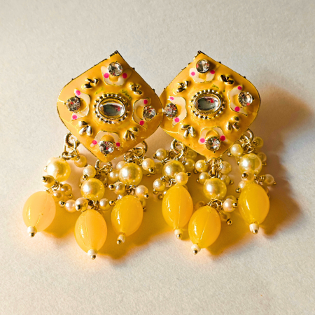 MINT POLISH DIAMOND SHAPED YELLOW EARRING