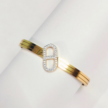 STYLISH 8 SHAPE DIAMONd BRACELET