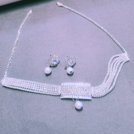 GLITTERING WHITE CHOKER SET