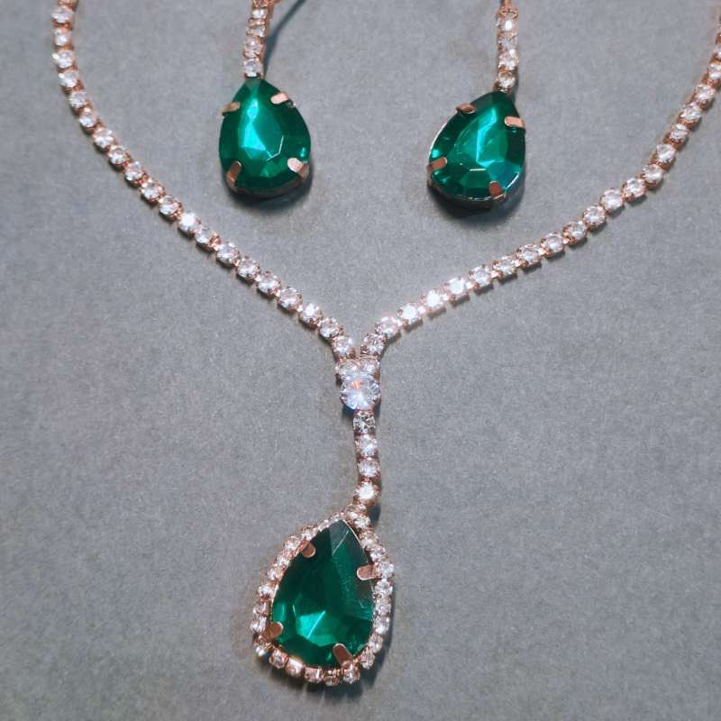 GLITTERING GREEN AD PENDANT SET