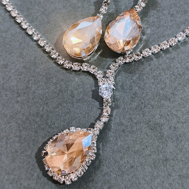 GLITTERING BROWN AD PENDANT SET