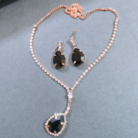GLITTERING GOLDEN BLACK AD PENDANT SET