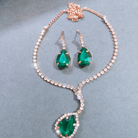 GLITTERING GOLDEN GREEN AD PENDANT SET