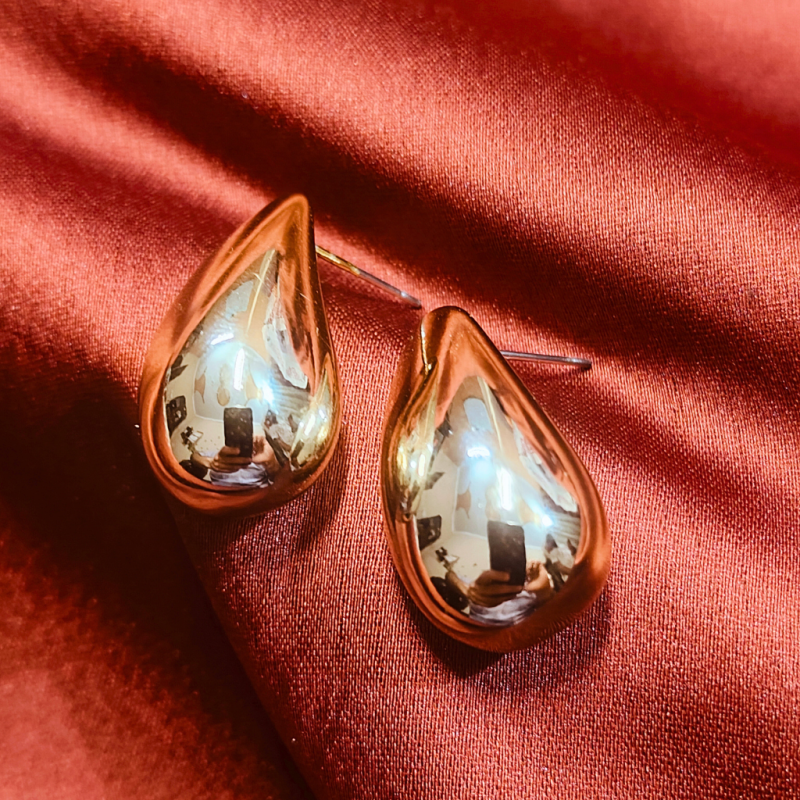GOLDEN KOREAN SLIM CURVED EARRING