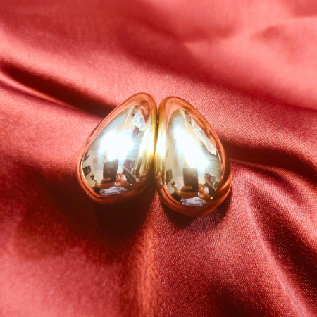 GOLDEN KOREAN DROPLET CURVED EARRING