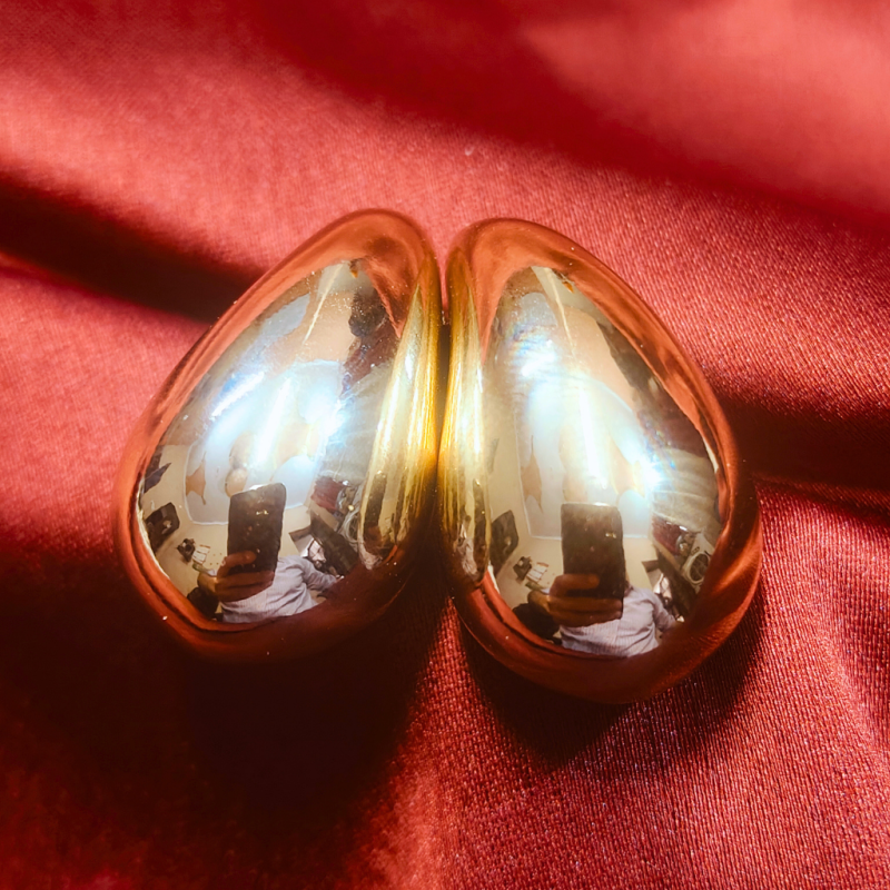 GOLDEN KOREAN DROPLET CURVED EARRING