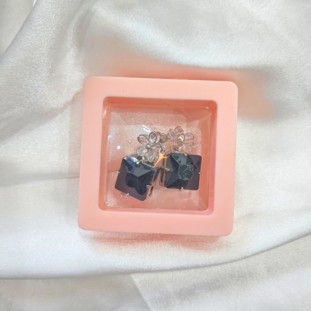 CUBIC ZIRCONIA EARRING -SQUARE BLACK