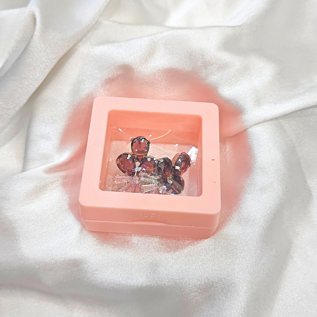 CUBIC ZIRCONIA EARRING -FLOWER MAROON