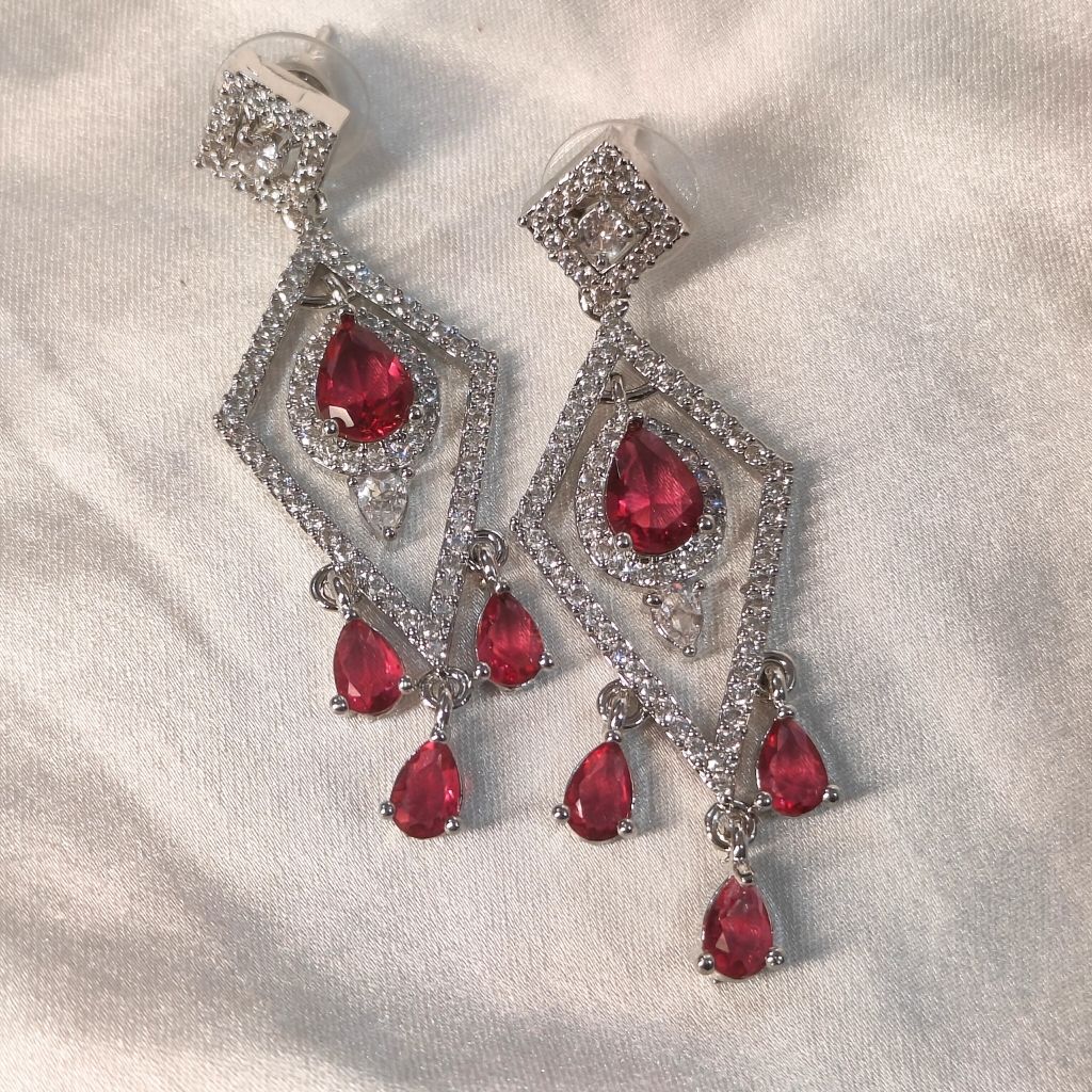 DIAMOND SHAPE PINK EARRING