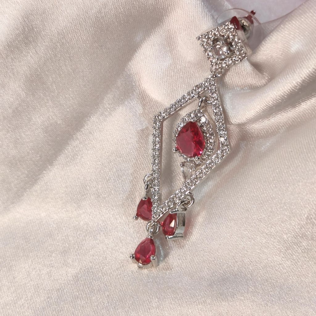 DIAMOND SHAPE PINK EARRING - Image 3