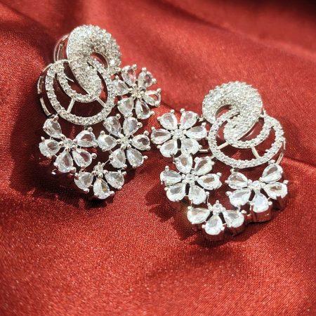 FLOWER SHAPE WHITE EARRING