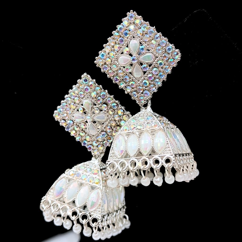 TRIANGLE WHITE JHUMKI EARRING - Image 3