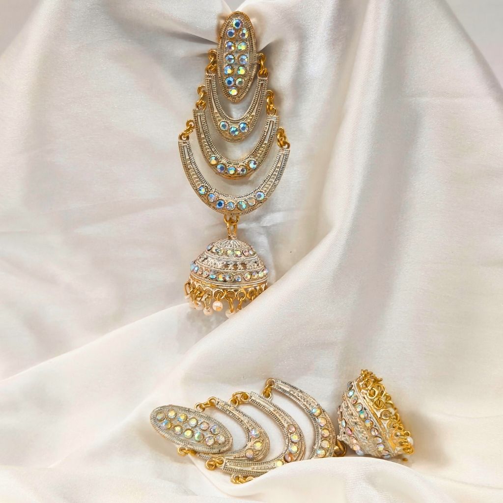 GOLDEN WHITE LONG JHUMKI EARRING - Image 4