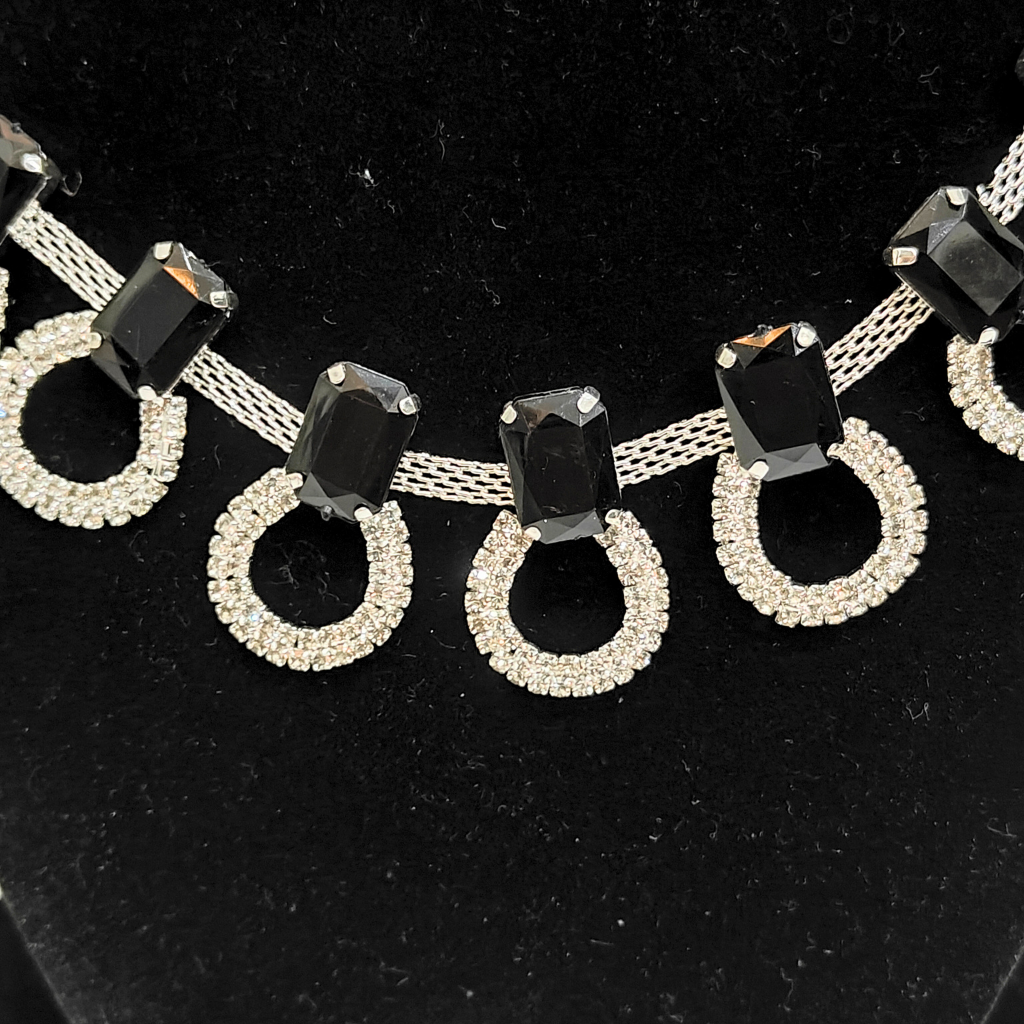 RECTANGLE BLACK NECKLACE SET - Image 2