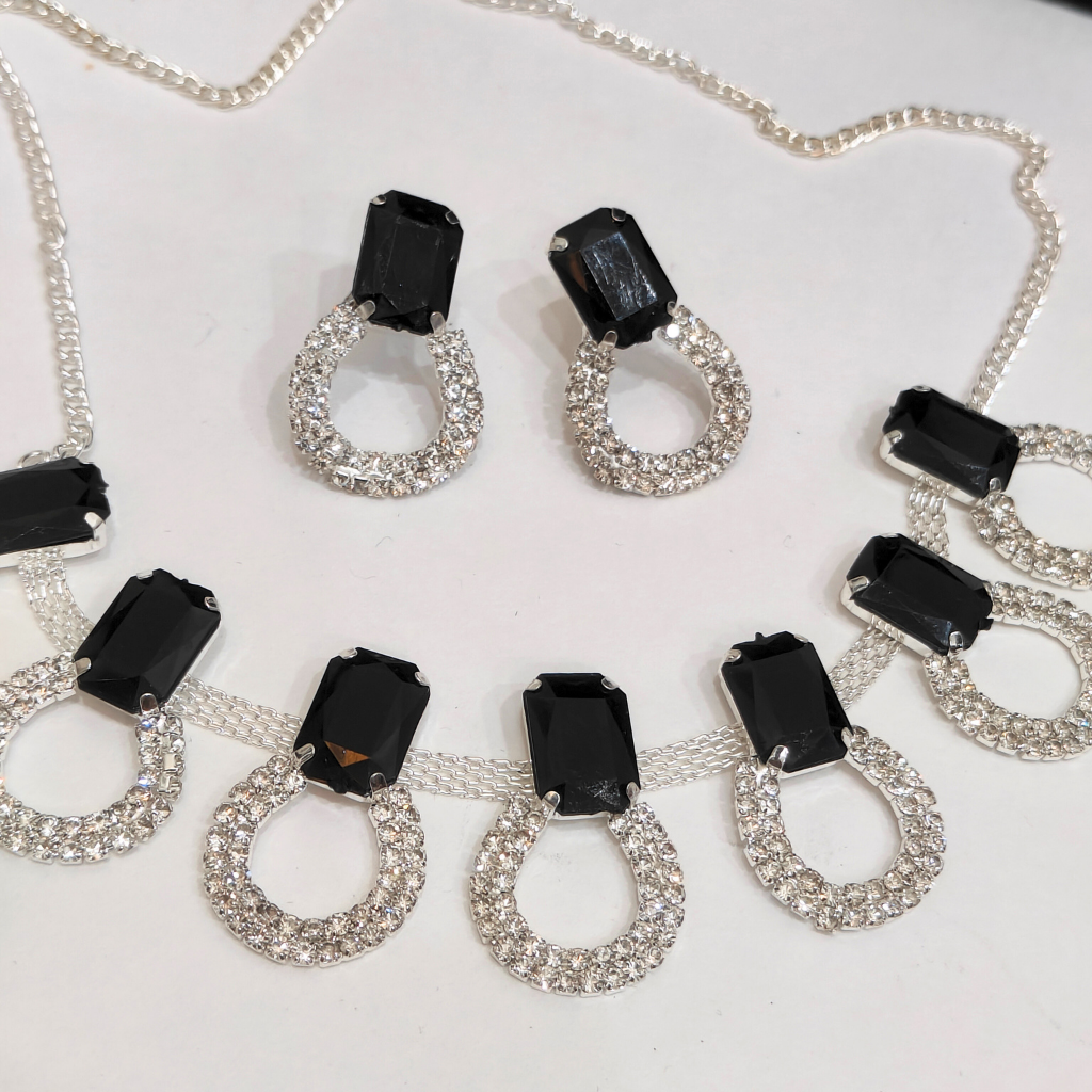 RECTANGLE BLACK NECKLACE SET - Image 4