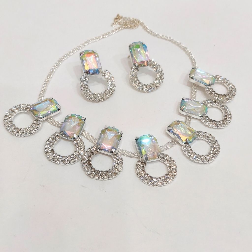 RECTANGLE WHITE NECKLACE SET - Image 4