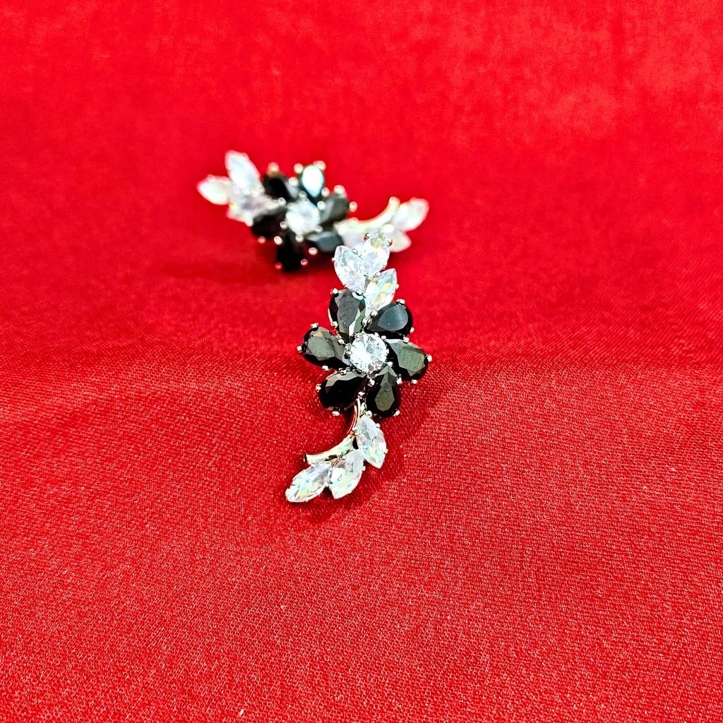 LEAF CUT ZARKAN BLACK EARRING - Image 4