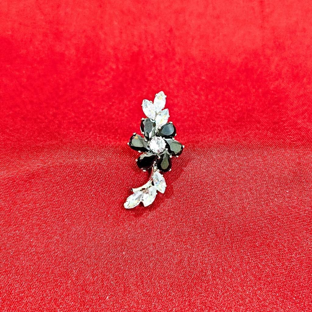 LEAF CUT ZARKAN BLACK EARRING - Image 5