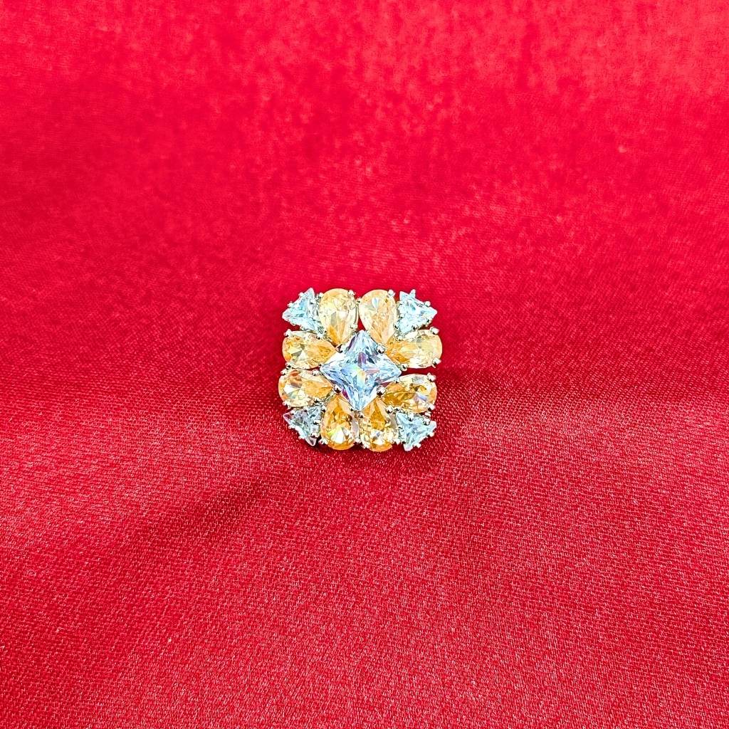 SQUARE ZARKAN BROWN EARRING - Image 4