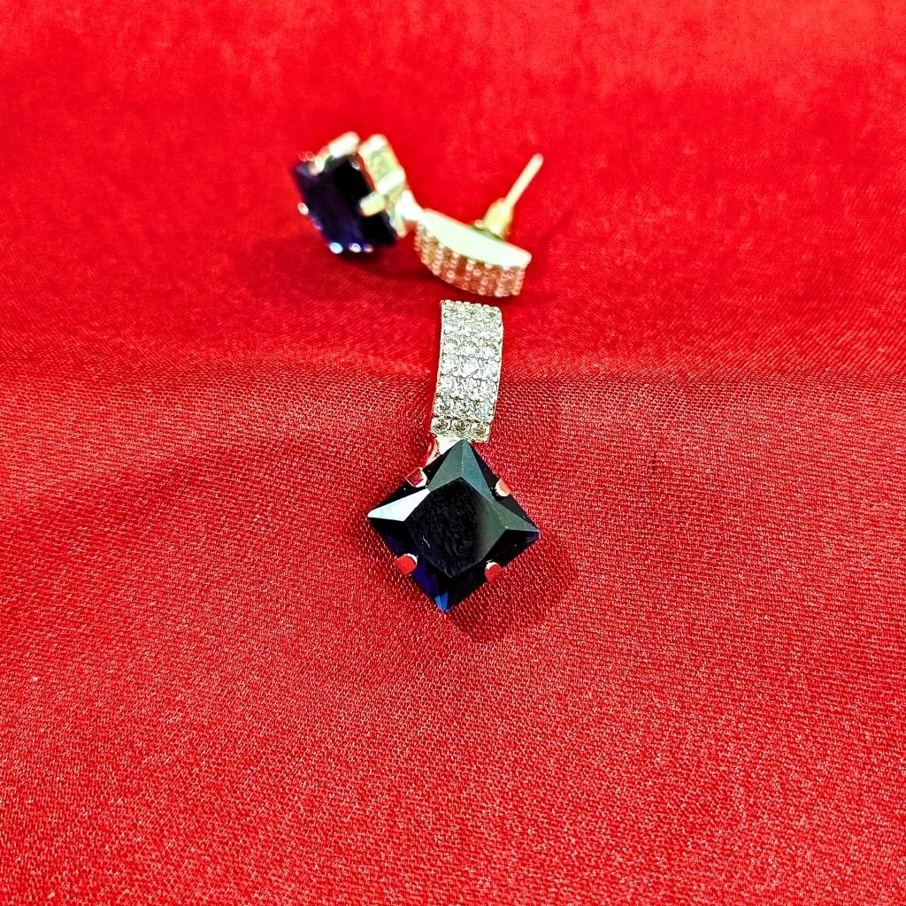 SQUARE ZARKAN DARK BLUE EARRING - Image 5